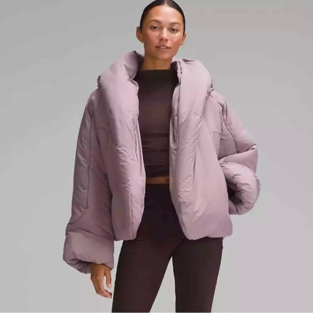 Lululemon Hooded Insulated Wrap
Heathered Light Orbit size 6